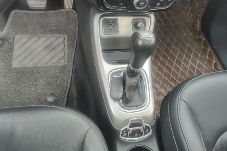 Jeep 指南者 2017款 200T 自动家享版局部细节18