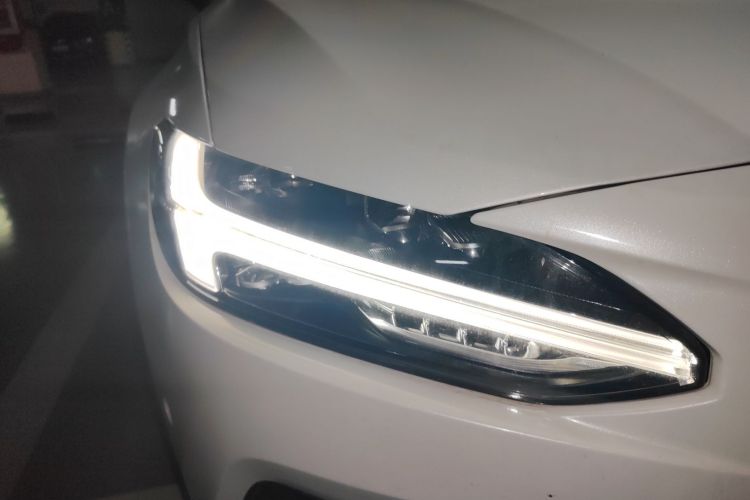 沃尔沃S90 2017款 T4 智远版车身外观8