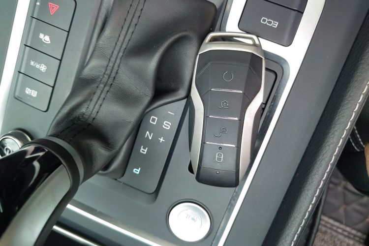 比亚迪 唐 2019款 2.0T 自动智联尊驭型 5座 国VI中控内饰7001