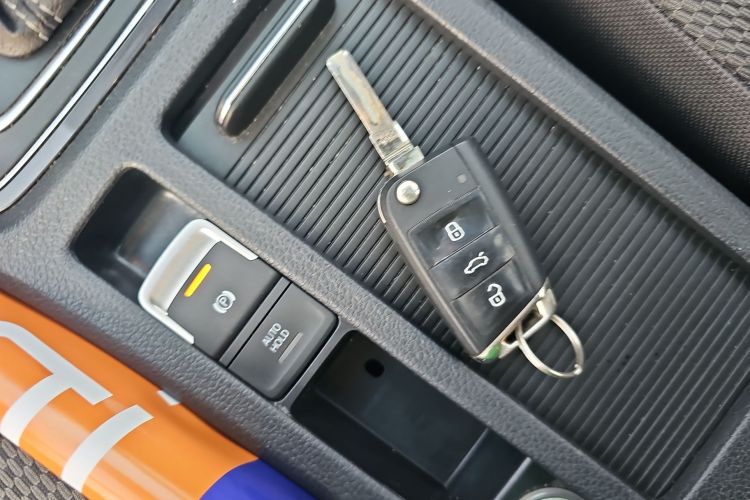 大众 高尔夫 2017款 230TSI 自动舒适百万辆纪念版中控内饰11