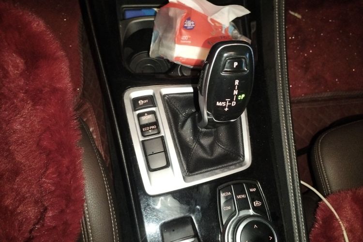 宝马1系 2022款 120i M运动曜夜版中控内饰18