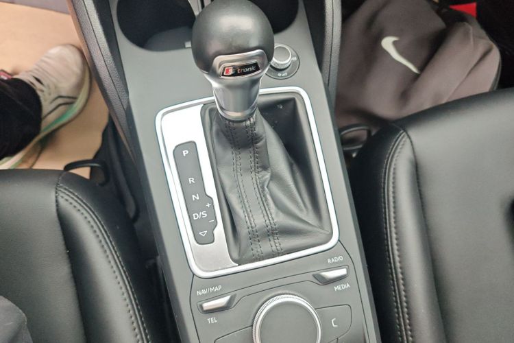 奥迪Q2L 2021款 35 TFSI 进取动感型中控内饰18