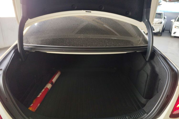 奔驰E级 2020款 E 300 L 运动豪华型局部细节23