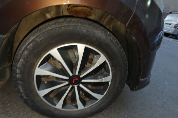 五菱汽车 五菱宏光 2015款 1.5L S 基本型国V车身外观10