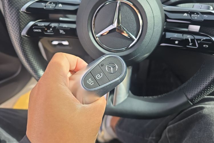 奔驰C级 2024款 改款 C 200 L 运动版中控内饰11