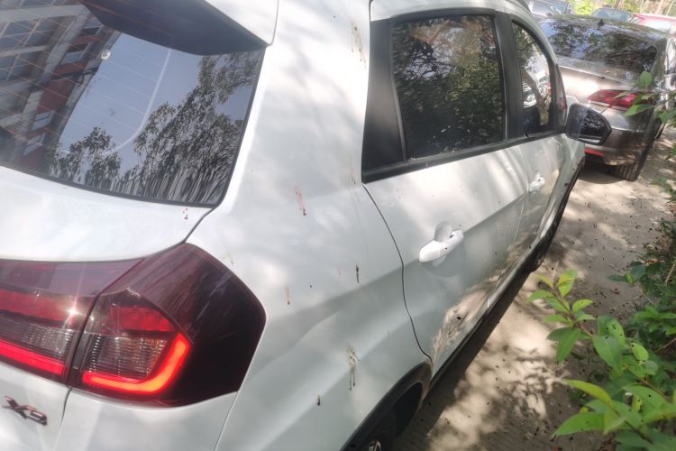 吉利汽车 远景X3 2020款 1.5L CVT尊贵型车身外观7