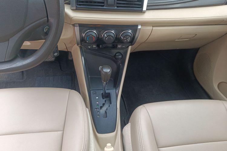 丰田 威驰 2014款 1.5L 自动智臻版中控内饰18