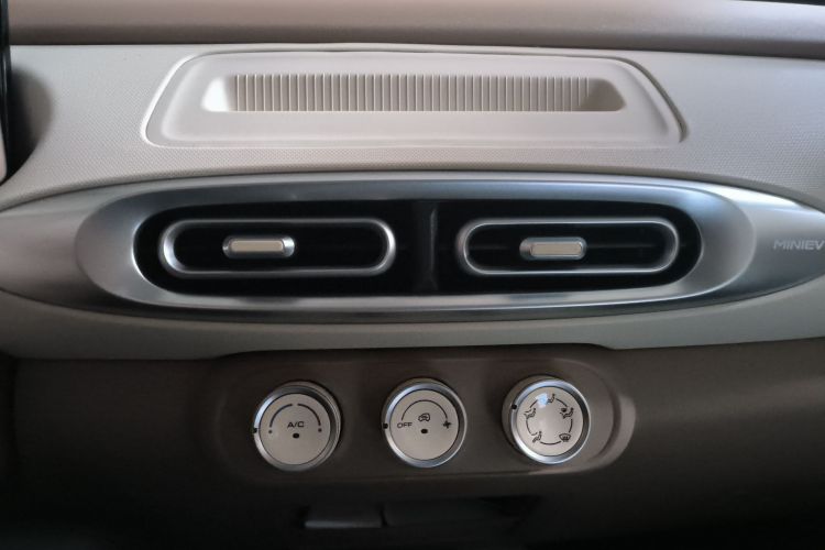 五菱汽车 宏光MINIEV 2025款 四门版 进阶款中控内饰16