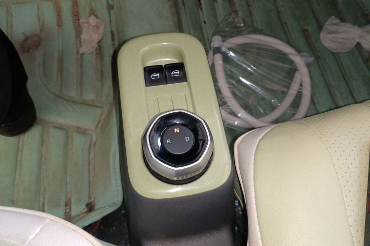 吉利银河 2023款 熊猫mini 120km 萌萌熊中控内饰18