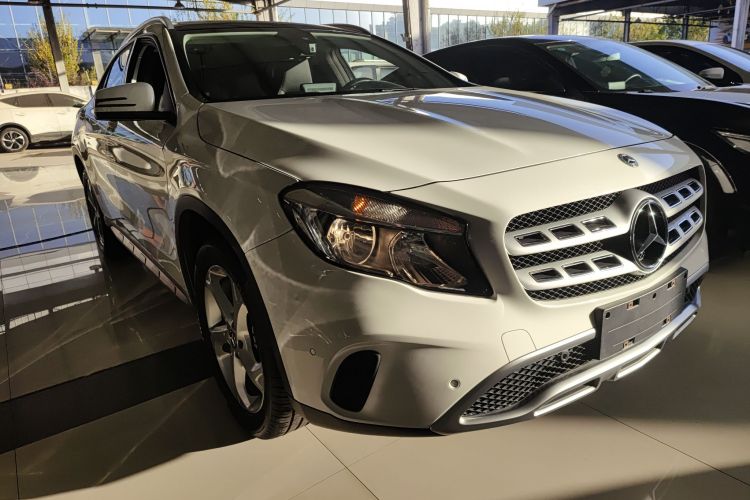 奔驰GLA 2019款 GLA 200 动感型车身外观3