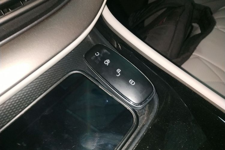 腾势D9 2022款 DM-i 970 四驱尊荣型中控内饰11