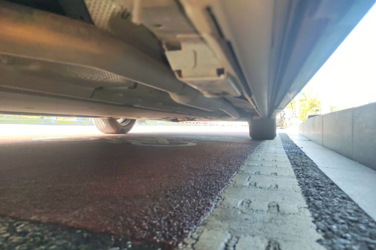 腾势D9 2024款 DM-i 980 四驱尊贵型局部细节9002