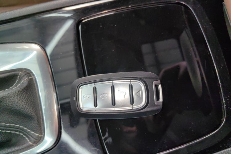 别克 君威 2017款 20T 豪华型中控内饰11