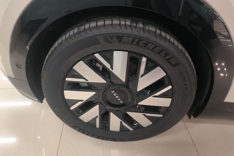 极氪MIX 2025款 长续航智驾版车身外观6008