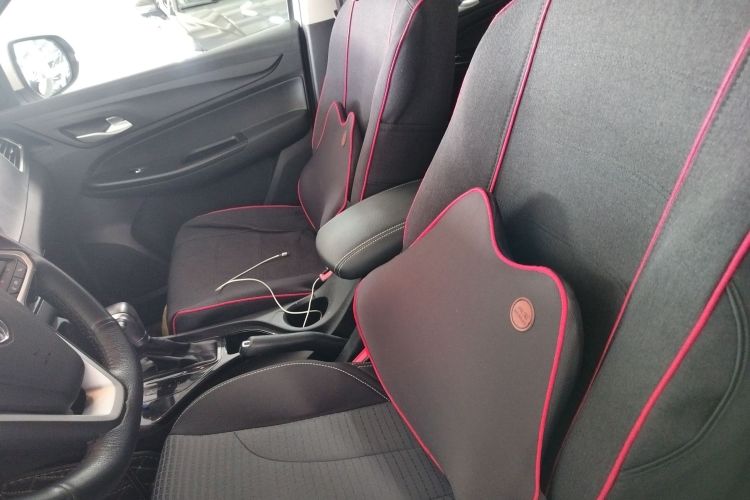 宝骏730 2019款 1.5T CVT时尚型 7座 国VI中控内饰19