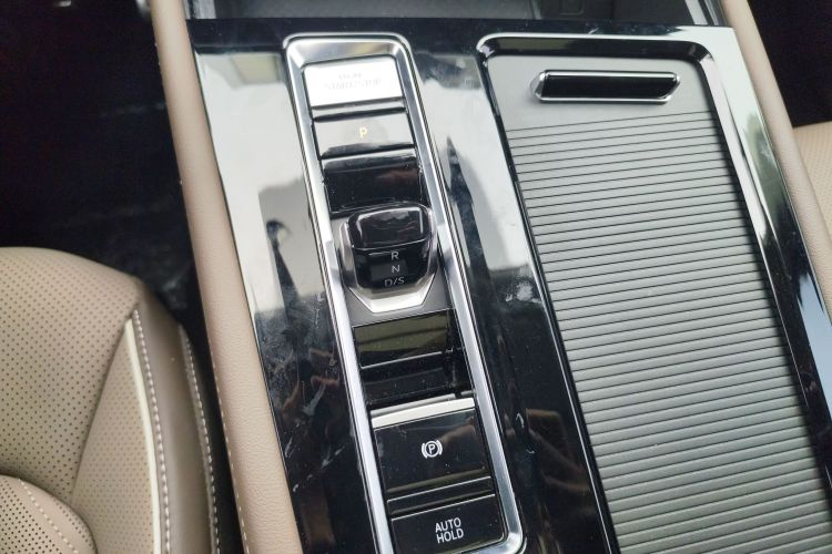 大众 威然 2024款 380TSI 尊贵版中控内饰18