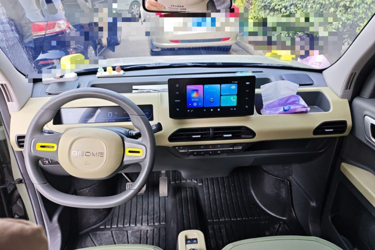 吉利银河 2024款 200km 熊猫骑士中控内饰7002