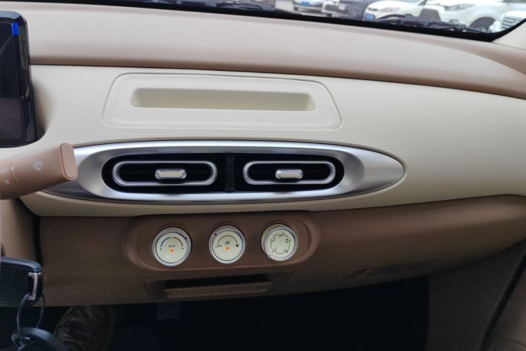 五菱汽车 宏光MINIEV 2025款 四门版 进阶款中控内饰16