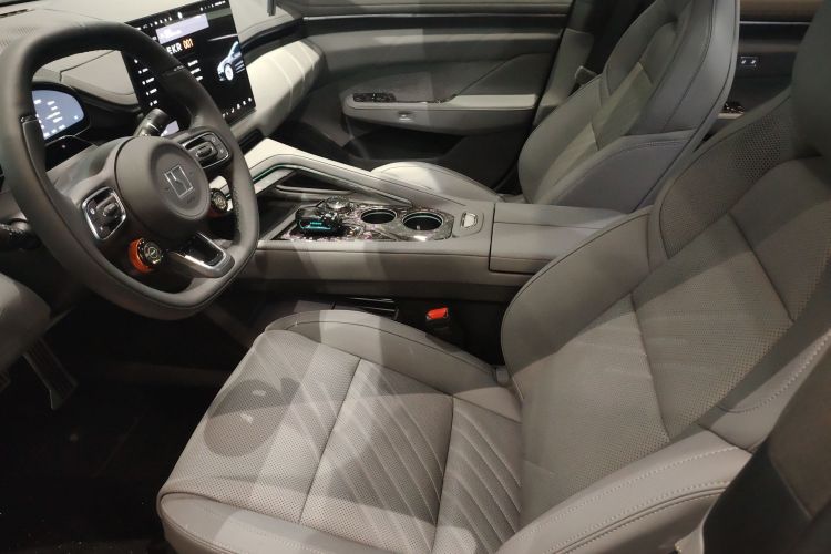 极氪001 2025款 WE版 100kWh 后驱局部细节19