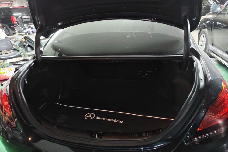 奔驰C级 2019款 C 260 L 运动版机舱底盘23