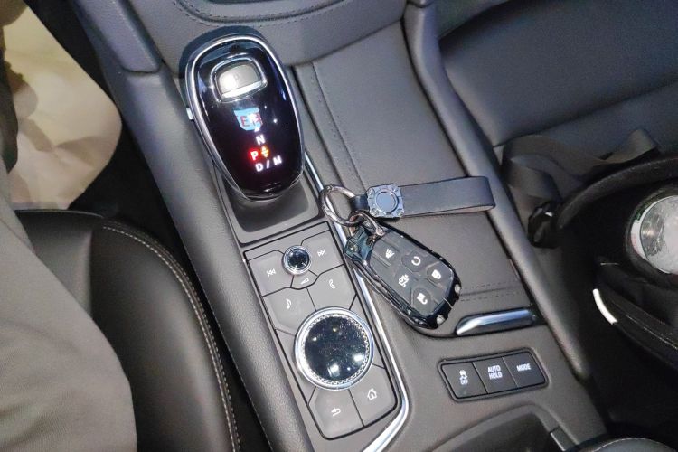 凯迪拉克XT6 2021款 2.0T 七座两驱风尚型中控内饰18