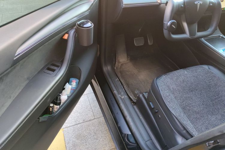 特斯拉 Model Y 2023款 长续航全轮驱动版中控内饰20