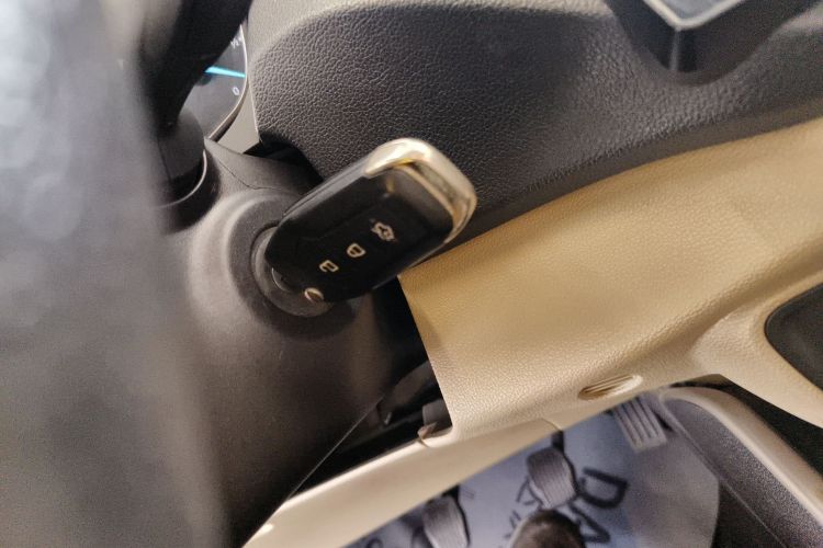 福特 福睿斯 2017款 改款 1.5L 手动舒适型中控内饰11