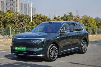 鸿蒙智行 问界M8 2025款 增程 Ultra版 53.4kWh 6座版