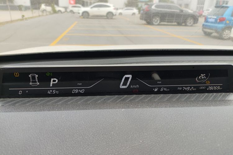 哪吒汽车 哪吒V 2021款 标准续航娱乐版升级型中控内饰14