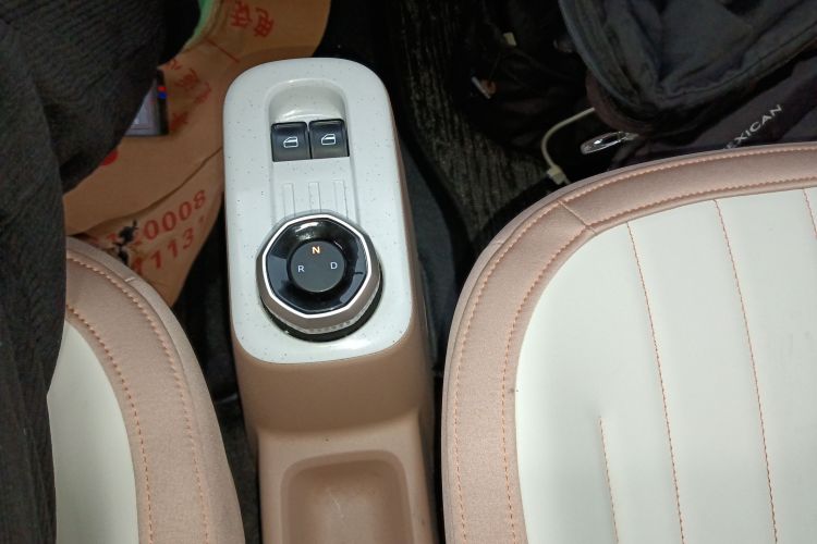 吉利银河 2023款 熊猫mini 200km 灵动熊中控内饰18