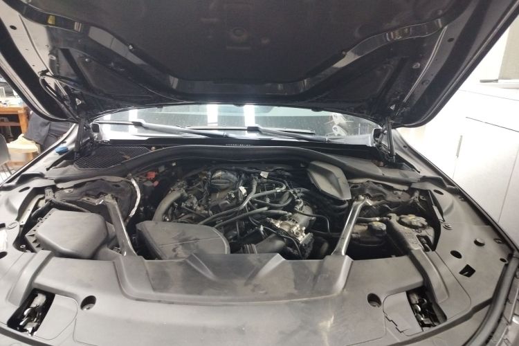 宝马7系 2018款 730Li 领先型 卓越套装机舱底盘24