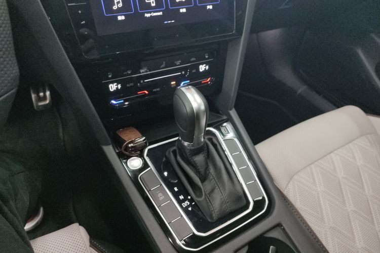 大众 迈腾 2023款 200万辆纪念版 330TSI DSG豪华型中控内饰18