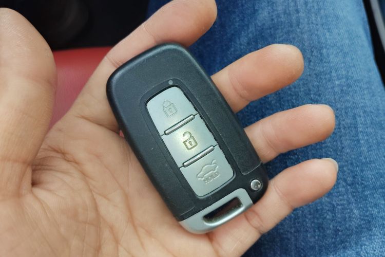 现代 朗动 2013款 1.6L 自动领先型中控内饰11