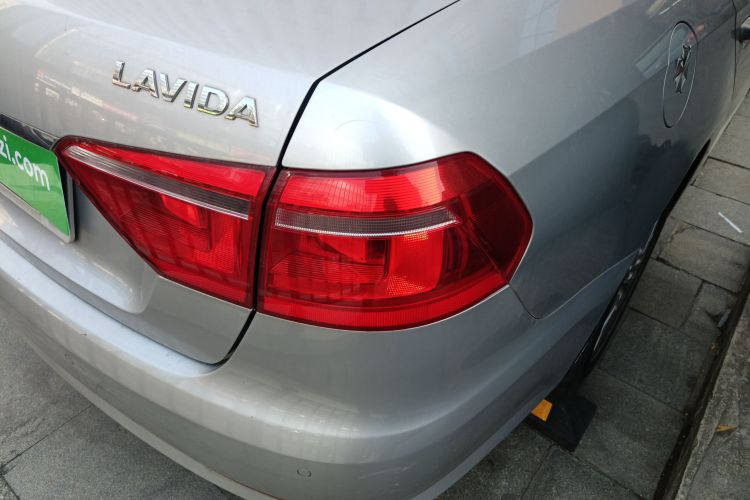 大众 朗逸 2013款 改款经典 1.6L 自动舒适版车身外观9