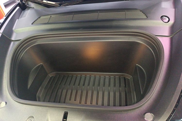 特斯拉 Model Y 2021款 标准续航后驱版局部细节24