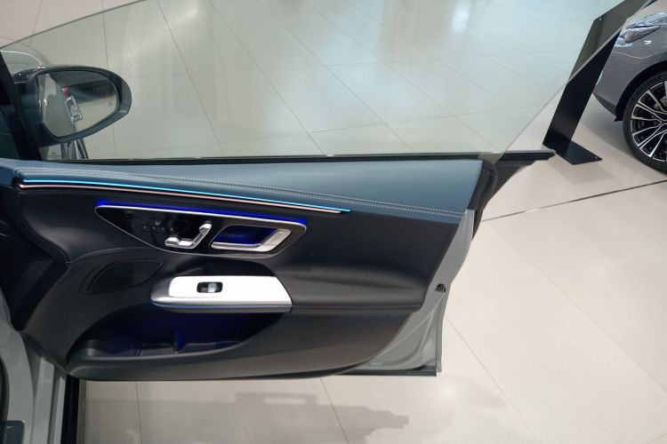 奔驰EQE 2022款 350 先型特别版中控内饰7005