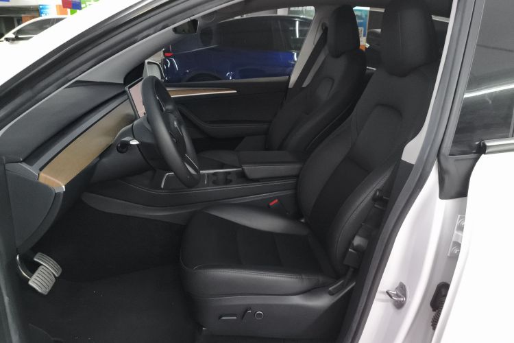 特斯拉 Model Y 2022款 Performance高性能全轮驱动版中控内饰19