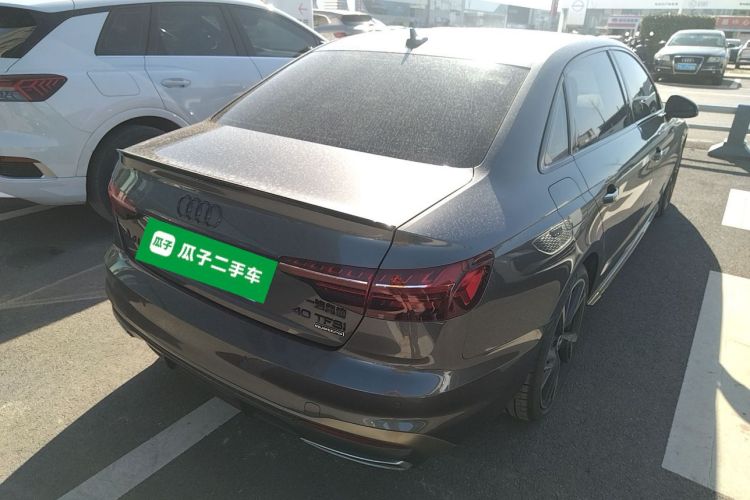 奥迪A4L 2024款 40 TFSI quattro RS套件燃速型车身外观7