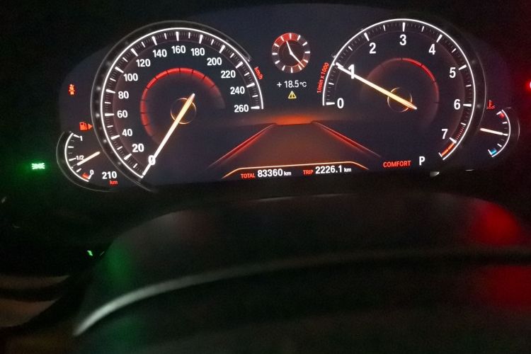 宝马5系 2018款 改款 530Li 领先型 M运动套装中控内饰15