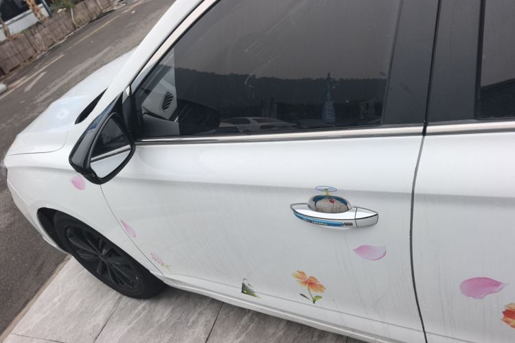 荣威i5 2020款 1.5L 手动4G互联领豪旗舰版车身外观4