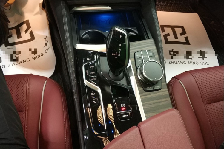 宝马5系新能源 2022款 改款 535Le 豪华套装中控内饰18