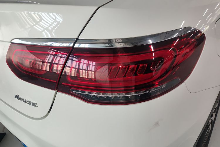 奔驰GLC轿跑 2023款 GLC 260 4MATIC 轿跑SUV车身外观6006