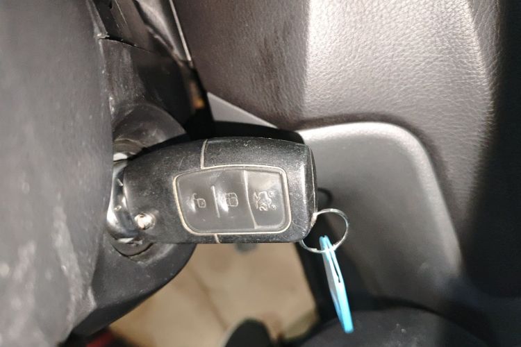 福特 福克斯 2013款 两厢经典 1.8L 手动百万纪念版中控内饰11