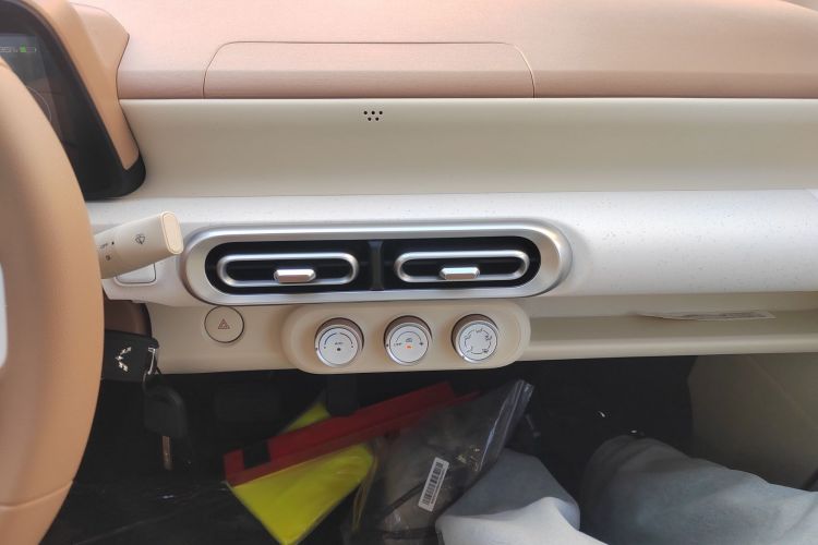 五菱汽车 宏光MINIEV 2024款 第三代 215km 青春版中控内饰16