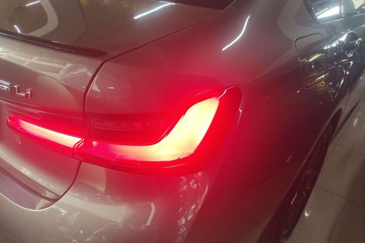 宝马3系 2024款 325Li M运动曜夜套装车身外观6005