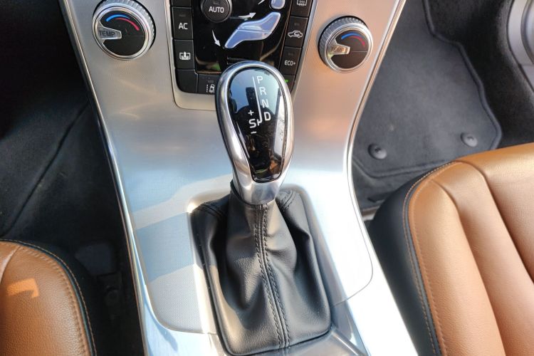 沃尔沃S60 2019款 S60L 改款 T5 智驭菁英版中控内饰18