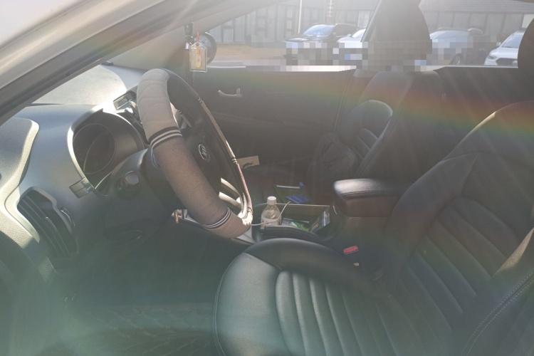 起亚 智跑 2016款 2.0L 自动两驱版GL中控内饰19