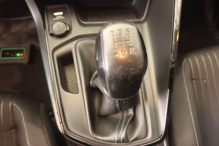 标致308 2018款 1.6L 手动时尚版中控内饰18