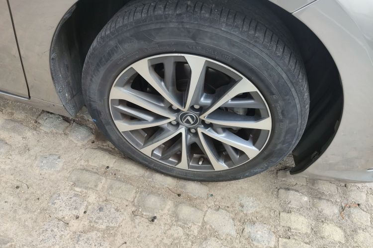 雷克萨斯ES 2022款 200 卓越版车身外观10