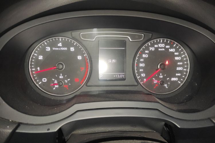 奥迪Q3 2015款 35 TFSI 舒适型中控内饰14